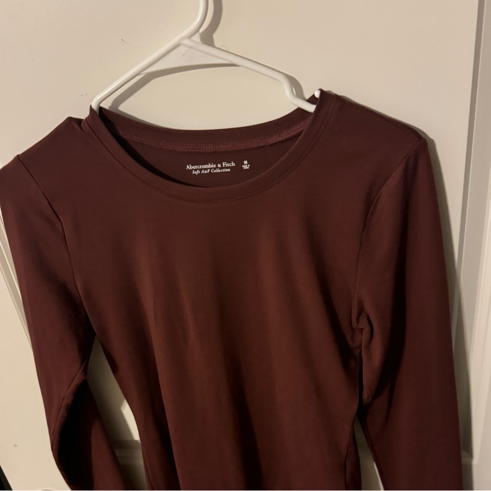 Abercrombie and Fitch women’s size Medium maroon long-sleeved bodysuit